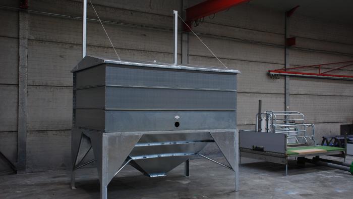 silo met liftdak